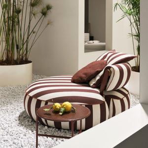 Round chaise longue